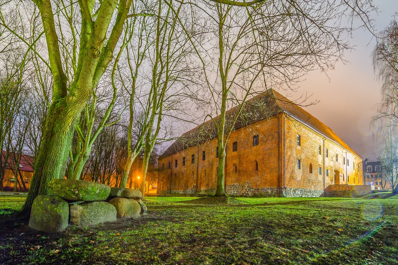 Ostróda zamek nocą